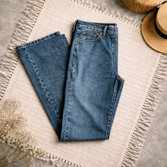 Women's Levi's 519 Low Flare Jeans, Size 5 Short, 28W 29.5L 
Get a great deal on - Picture 2 of 11